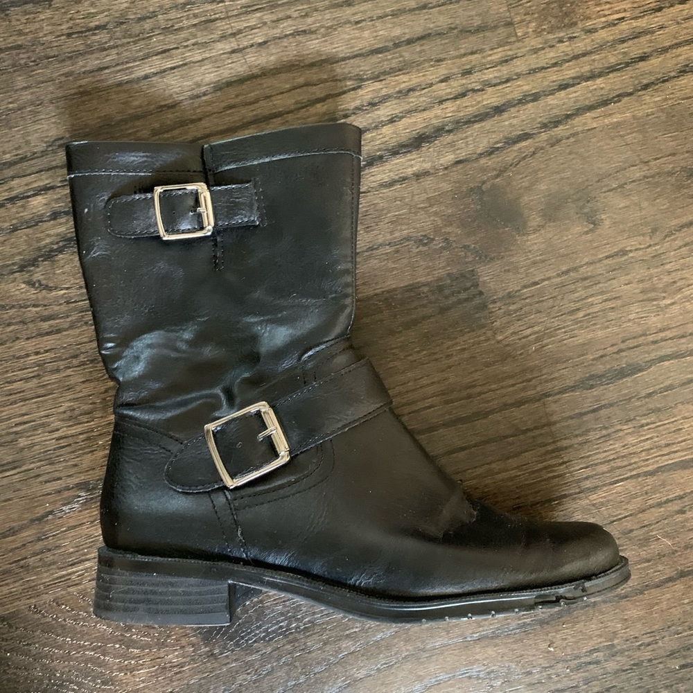 Ankle length blk boots